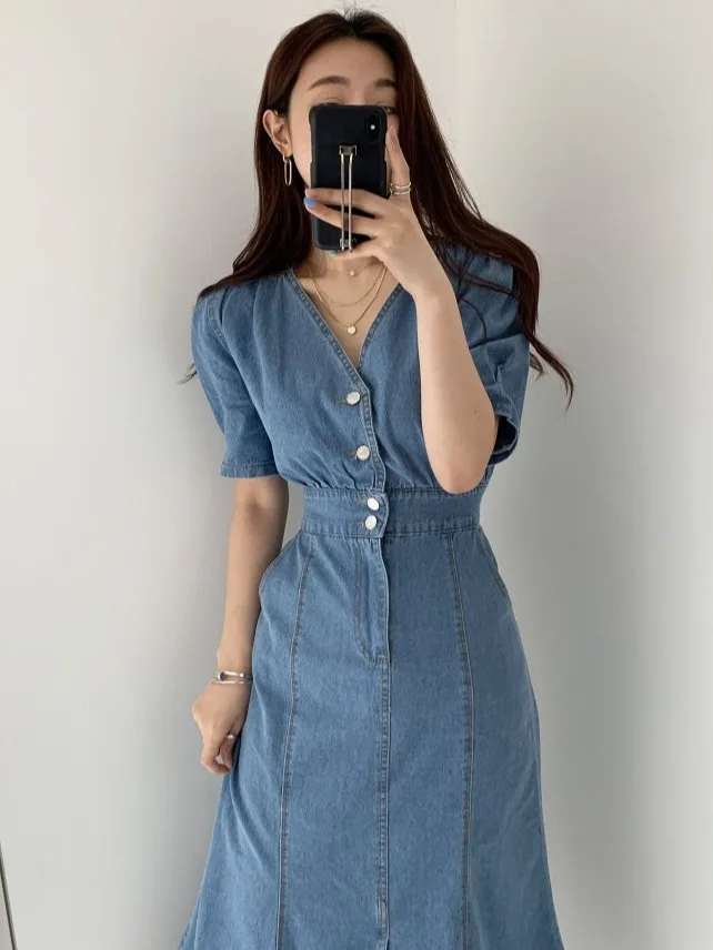 

Chic Vintage V-ne Slimming Single-button Midi Dr with Fi-tail Denim Bubble Sves Blue Color Women's Faion Dr