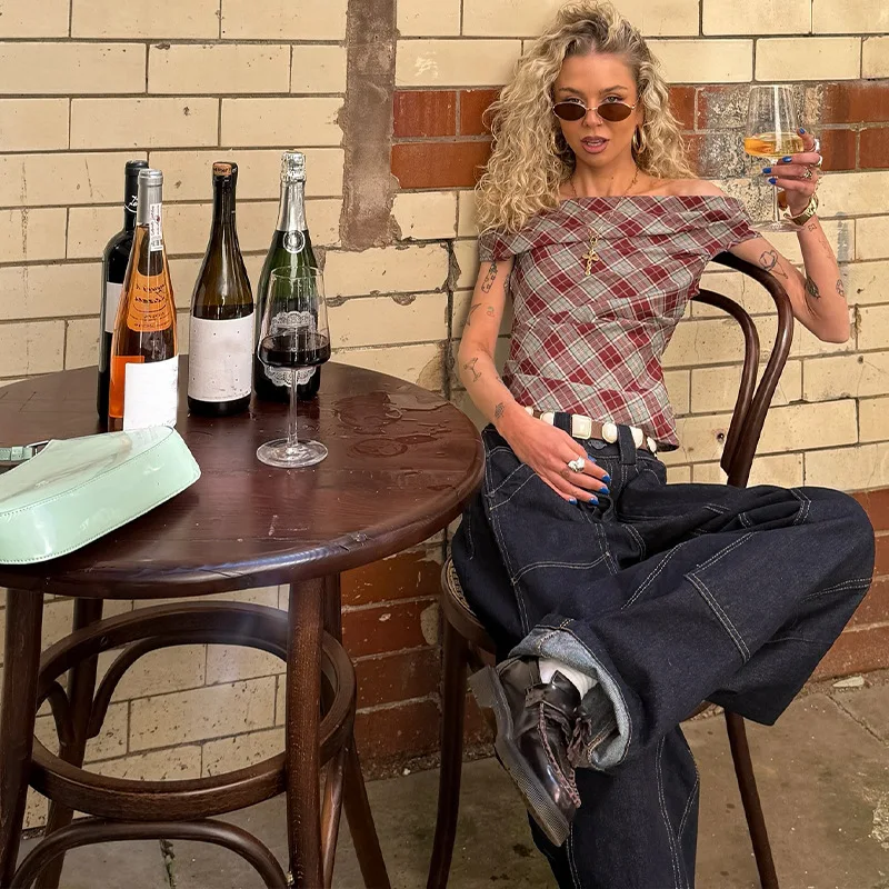 سترة كلاسيكية منقوشة على طراز الكلية الأمريكية باللونين الأحمر والأزرق، تصميم أنيق وخصر قابل للطي، وخصر نحيف