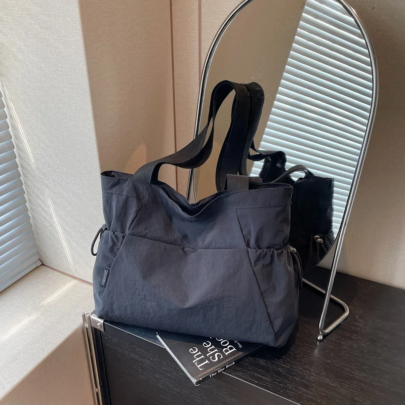 

Lightweight Casual Nylon Bag for Women Summer Simple Large Capacity Single Shoulder Commuter Bag Versatile Fitness Yoga Tote Bag