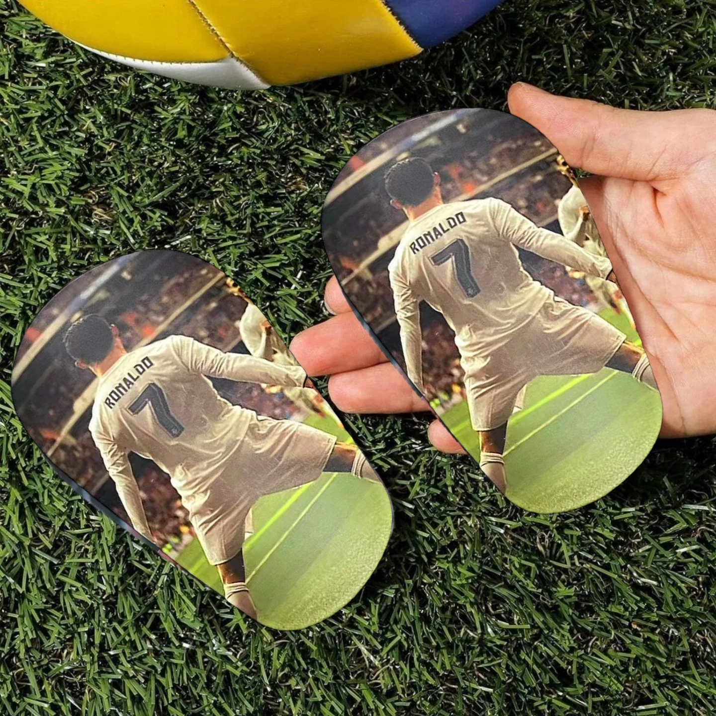 1 Paar Mini-Fußball-Schienbeinschoner - Ultrakleine Schutzausrüstung für Männer & Frauen, Blau-Weißes Rissiges Eis-Design, PBT-Material
