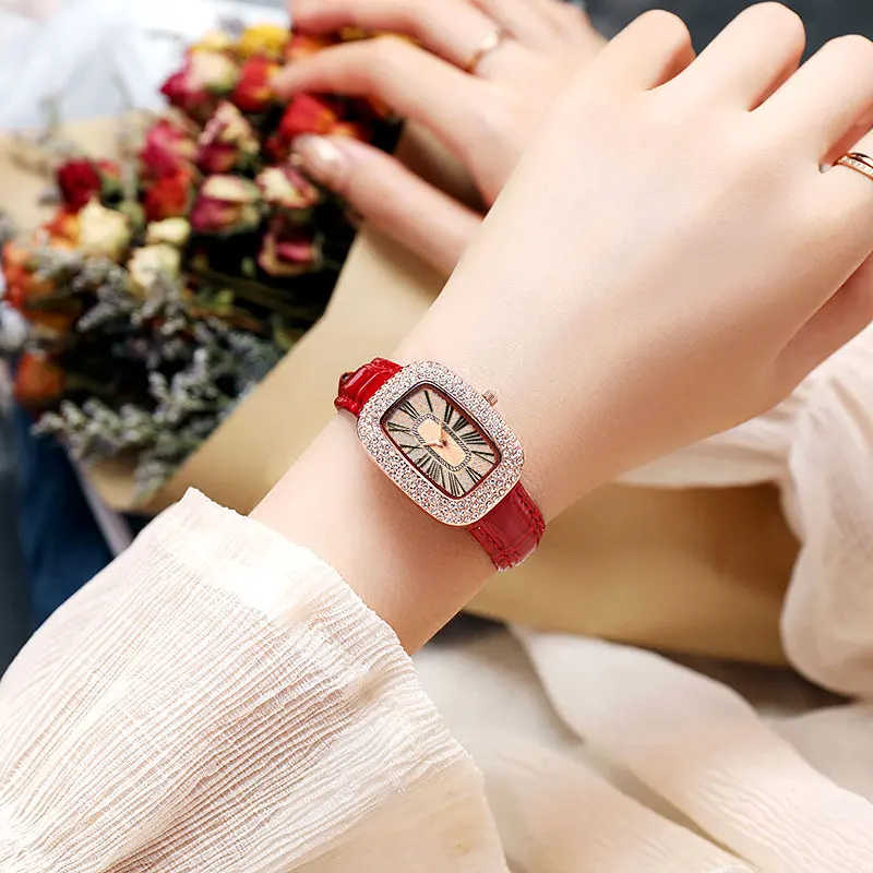 Trendy and fashionable women's leather strap watch with diamond inlay, water diamond wine barrel, women's quartz watch