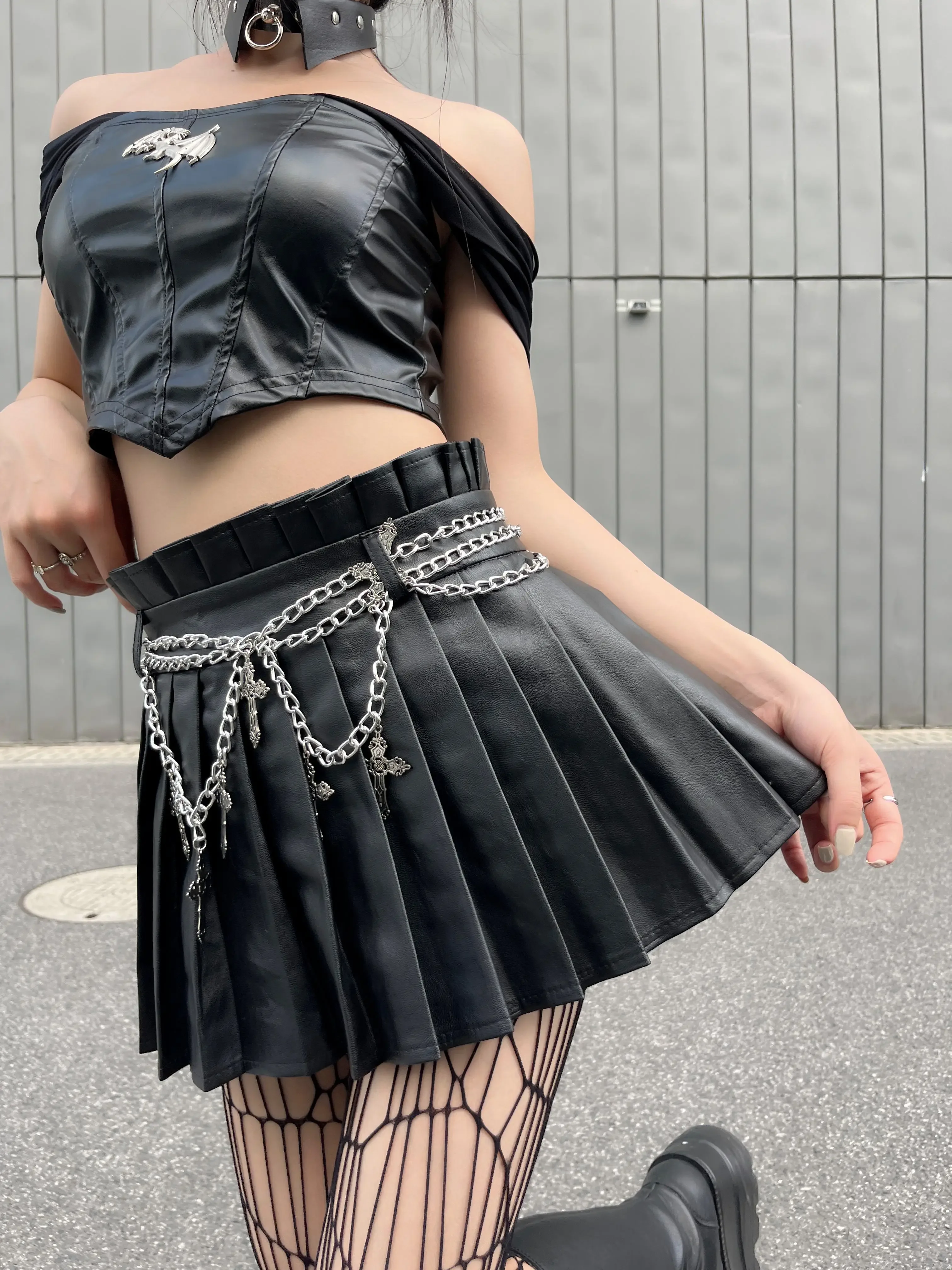 Japanese Y2k Harajuku Style Girl High Waist Cute Black Leather Skirts Women Chain Pleated Skitrs Preppy Style Mini Shorts Skirts