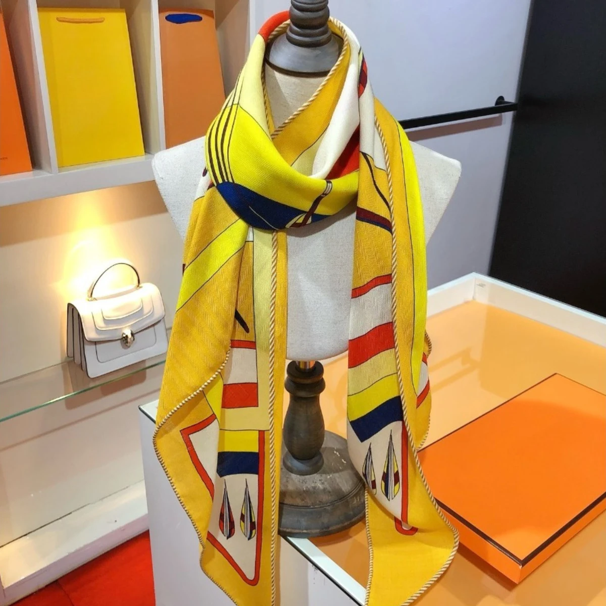Sciarpa triangolare moderna in velluto con fibbia, classica sciarpa in misto cashmere e seta, abito da sera con scialle a doppia faccia, ufficio da viaggio