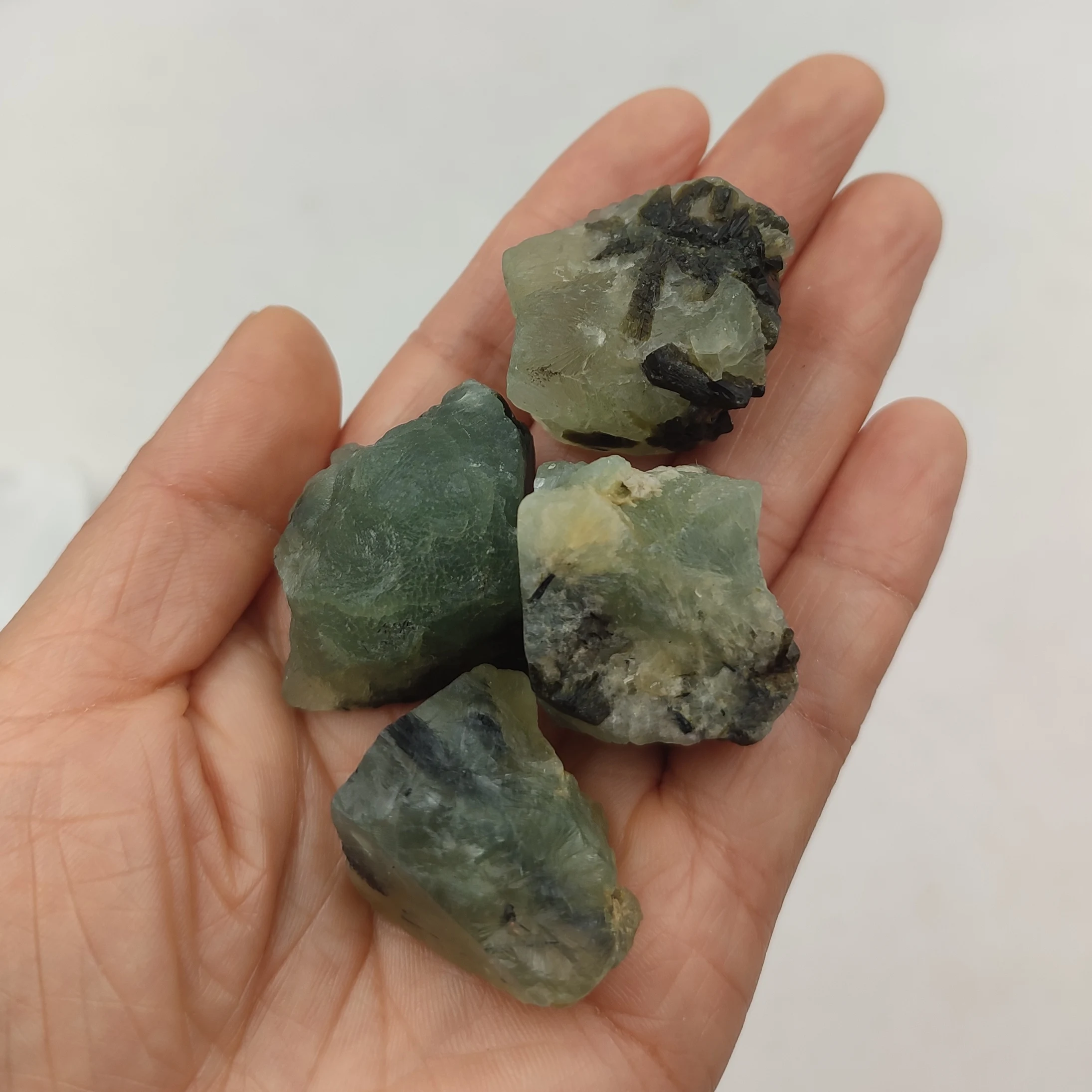 1pc Random Natural Prehnite Raw Stones Rough Green Grape Quartz Crystal Healing Gemstone Mineral Specimen Home Decoration