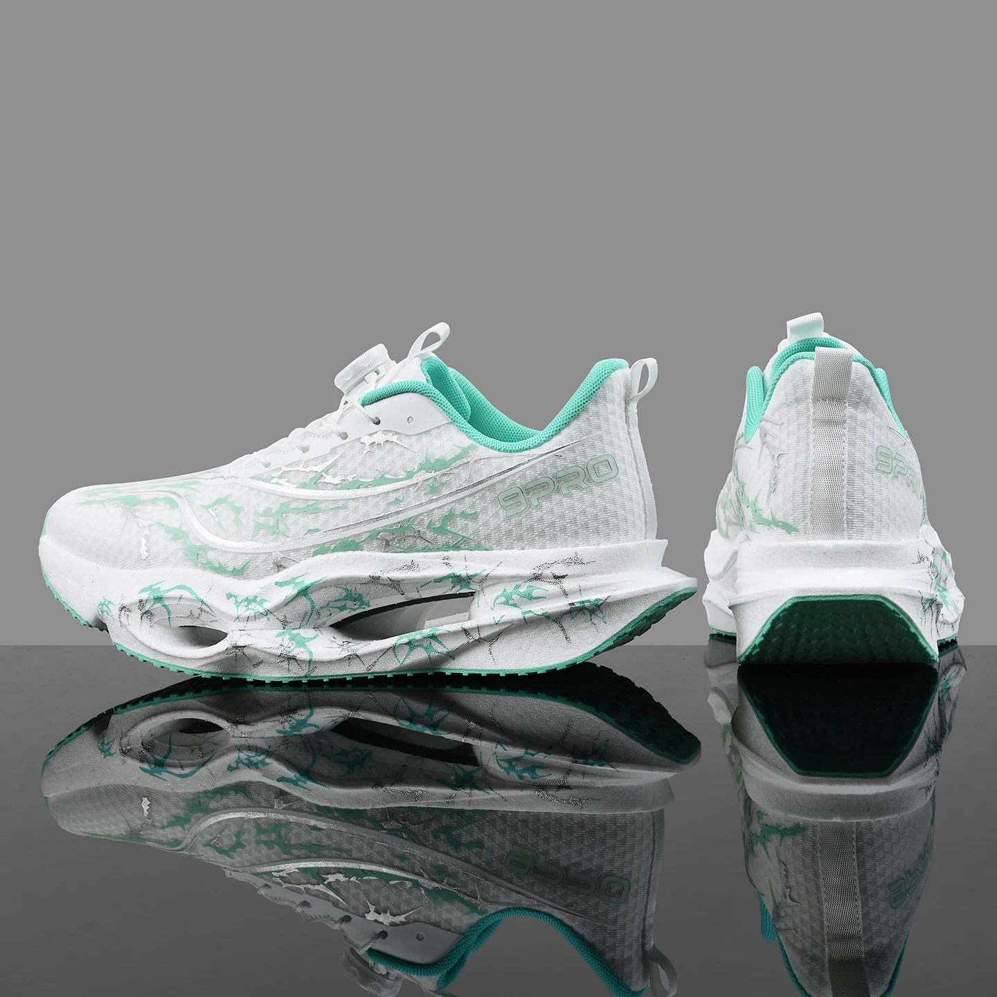 Herren-Laufschuhe, Tennisschuhe, trendige Laufschuhe mit Carbonplatte und Knopfverschluss für alle Jahreszeiten, personalisierte Sportschuhe mit Dornenmuster und atmungsaktivem Mesh-Material, Laufschuhe mit hohem Rückprall und dicker Sohle, rutschfest und abriebfest. – Detail 1