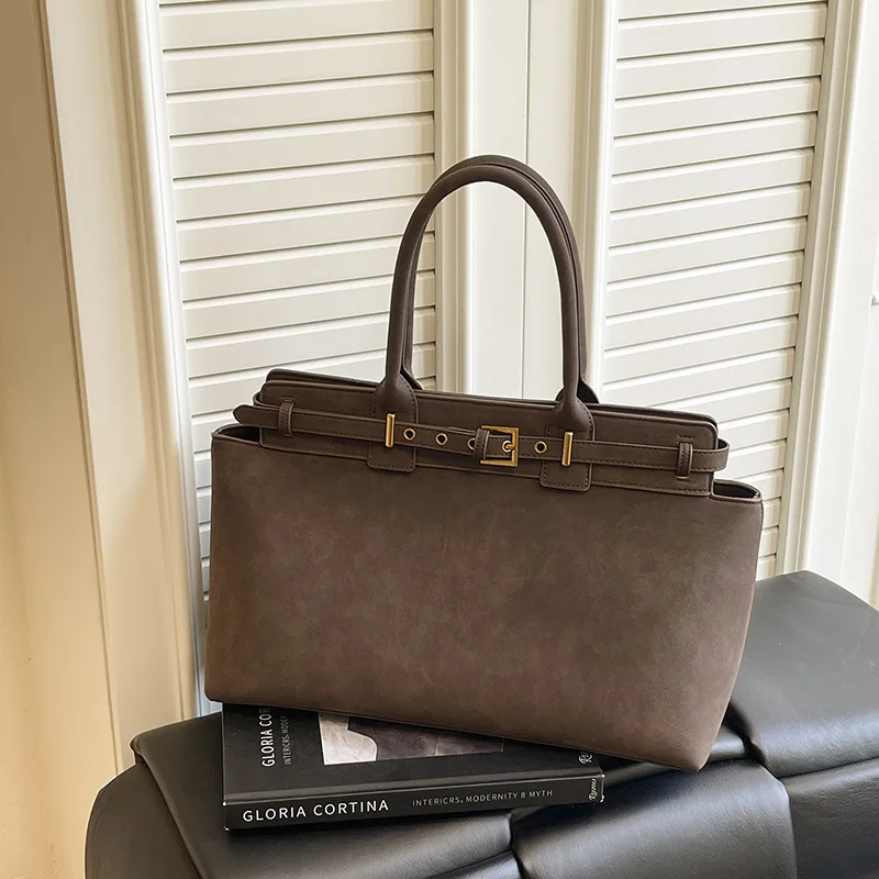 

Autumn large capacity textured handbag 2025 new retro leather buckle women's shoulder bag versatile handbag