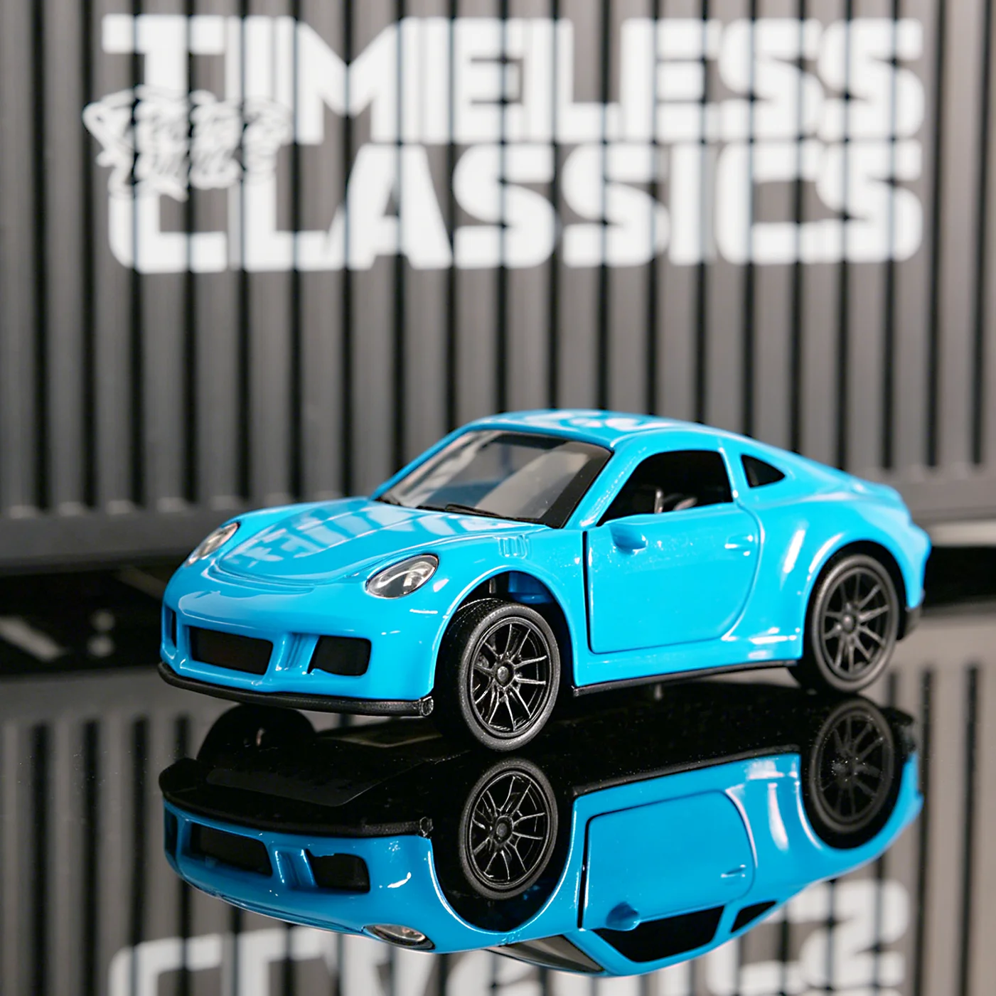 1:32 Light Blue 911 Diecast Sports Car, Alloy Turbo Coupe Model, Pull-Back Collectible Toy with Open Doors, Gift for Sports Car