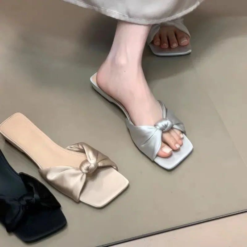 

Новые свадебные тапочки с узлом-бабочкой, модные вечерние тапочки для невесты, подружки невесты, домашняя обувь, атласные шлепанцы на низком каблуке, Zapatos Mujer