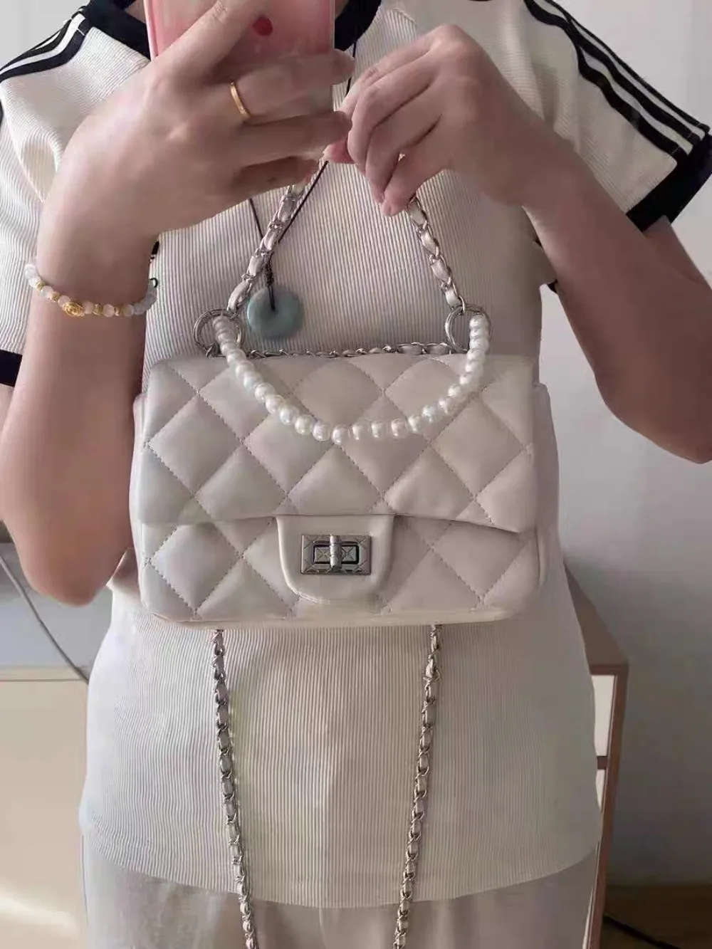 

​ ​ Новая летняя классическая стеганая строчка, маленькая квадратная сумка, модная женская сумка через плечо с жемчужной цепочкой ​ ​
