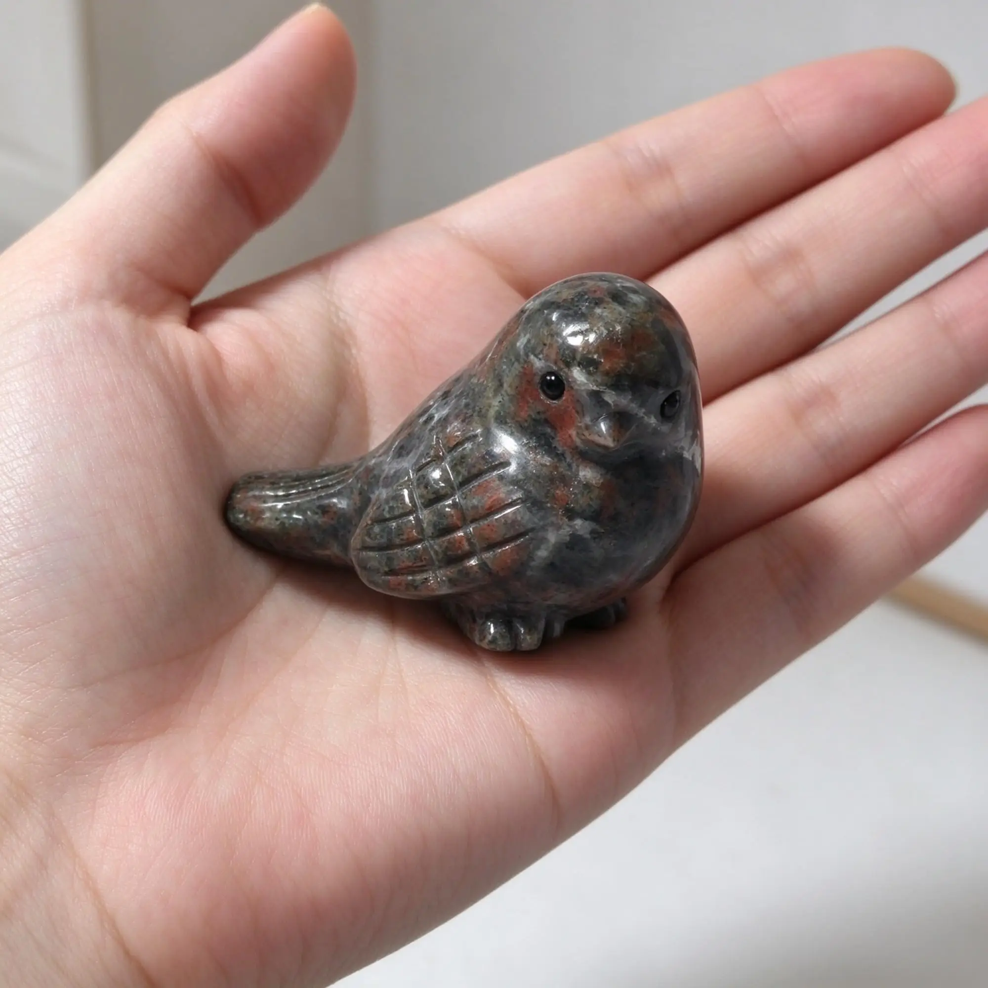 Natural Yooperlite Bird Carving UV Reactive Fluorescent Sodalite Crystal Animal Figurine Reiki Healing Altar Decor Gift