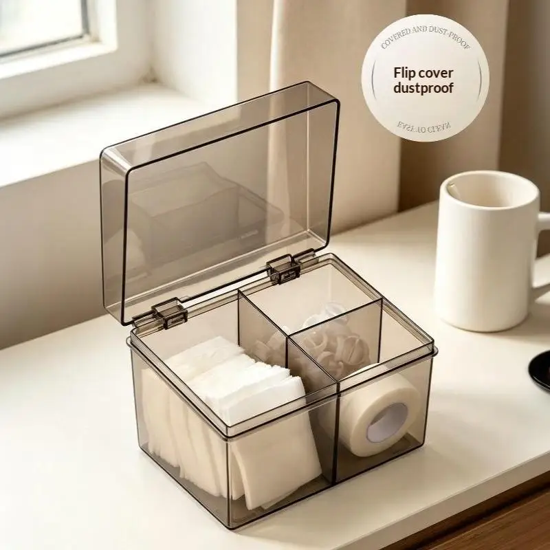 Transparenter Kunststoff-Aufbewahrungsorganizer mit 3 Fächern und staubdichten Klappdeckeln für die Aufbewahrung von Wattestäbchen, Haaraccessoires und kleinen Gegenständen im Badezimmer. – Detail 7