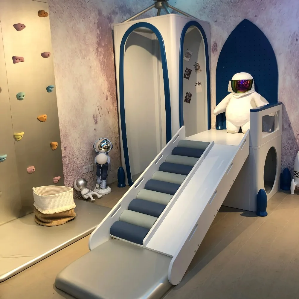تصميم جديد للأطفال سرير بطابقين فاخر أثاث غرفة نوم سرير رياض الأطفال مع شريحة قوس حديثة وسلالم تخزين