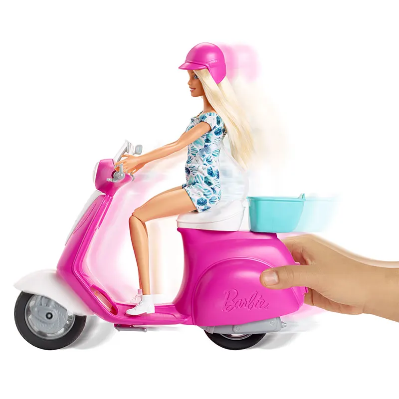 Lalka Barbie Blonde i różowa hulajnoga Vespa z zestawem kasków Zabawki do zabawy GBK85 dla dziewczynek Prezent świąteczny