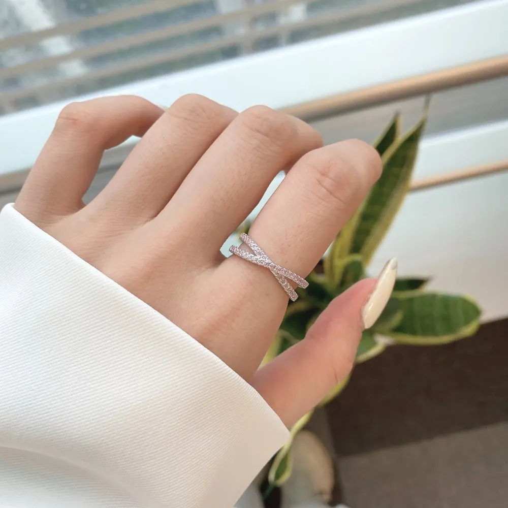 Ladies' 925 Silver Moissanite Cross Cross Winding Ring, Circular Bright Cut, Inlaid Geometric Simplicity, Wedding Jewelry, Birthday Gift