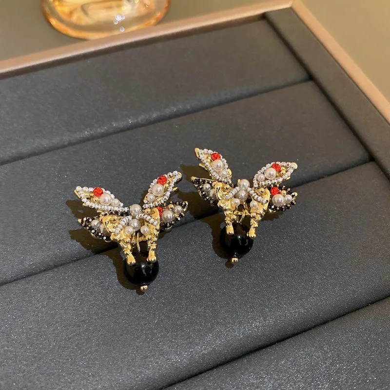 Anting kupu-kupu mode baru untuk wanita anting-anting rumbai geometris mutiara zirkon mewah hadiah perhiasan pesta pernyataan pernikahan anak perempuan