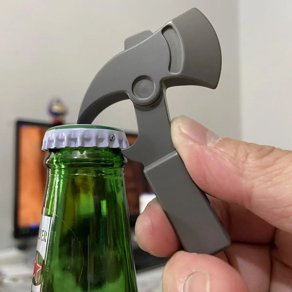 

Titanium Alloy Axe CNC Integrated Titanium Axe Bottle Opener Portable EDC Tool Bottle Opener Handle Gift Collection