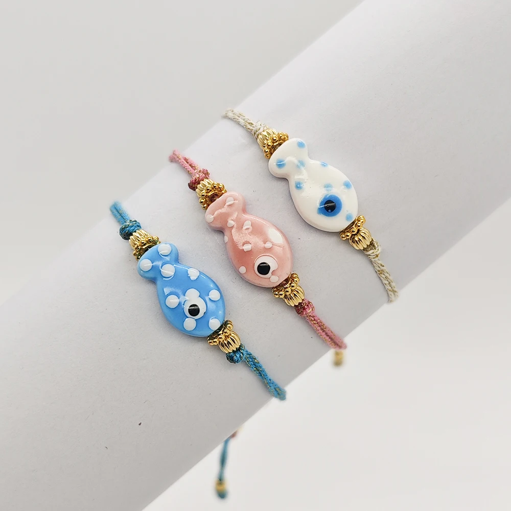 Direkt vom Hersteller: Keramik-Fisch-Charm-Armband, Verstellbarer Schiebeknoten, Buntes Geflecht, Boho-Stil, Sommer-Schmuckgeschenk für Frauen – Detail 2
