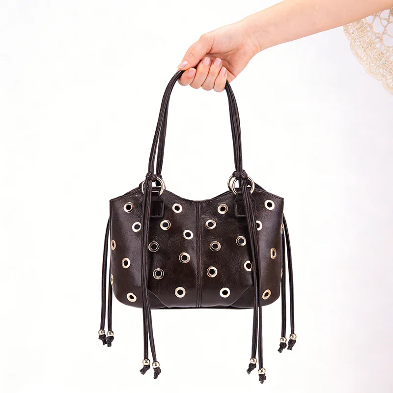 

Брендовая женская сумка на плечо с шипами в стиле ретро, европейско-американская полая сумка, дизайнерская сумка с кисточками и декором подмышками, с кошельком