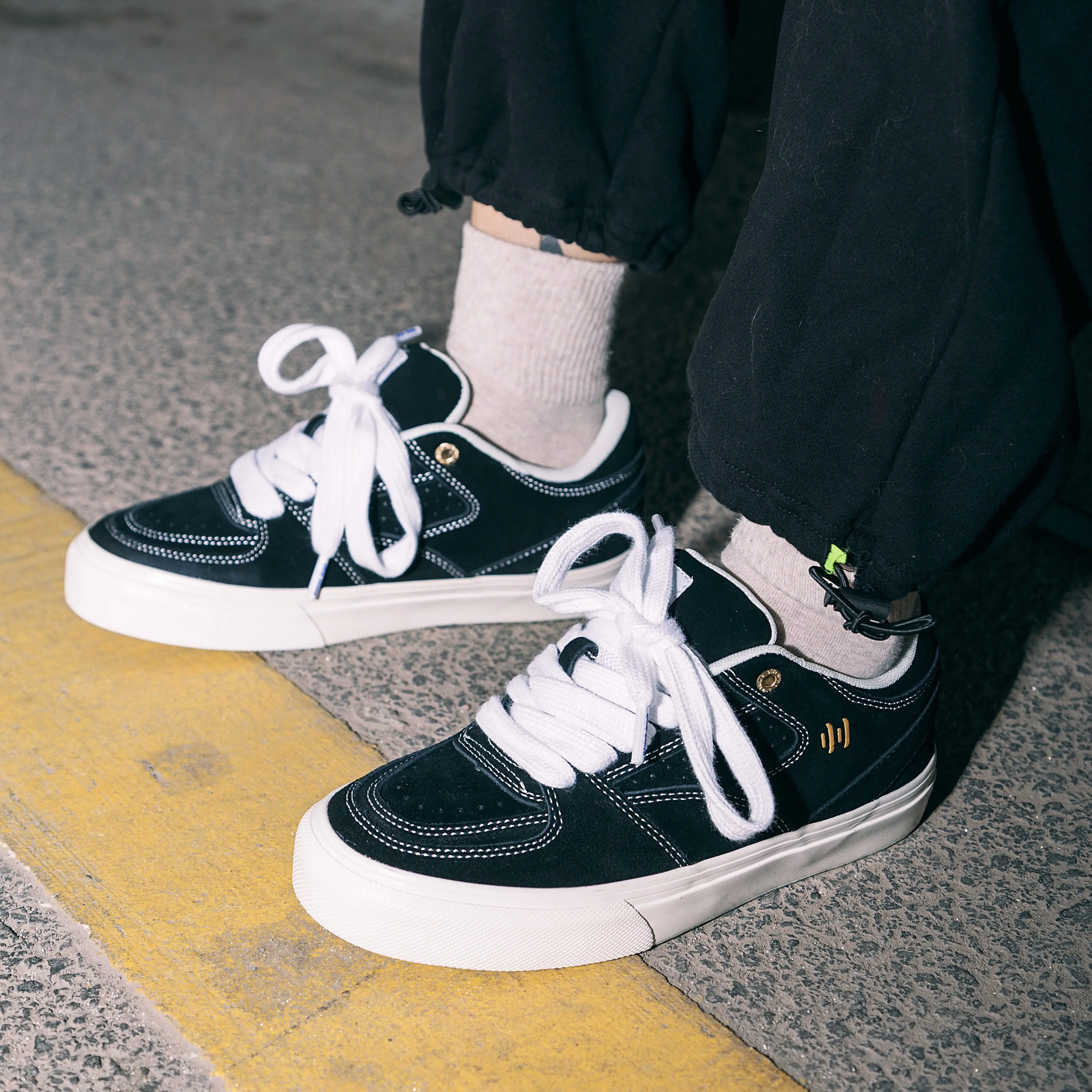Ollieskate Black Suede Topstitching Fashion Casual Unisex Skate Shoes Sports Sneakers BOL21001