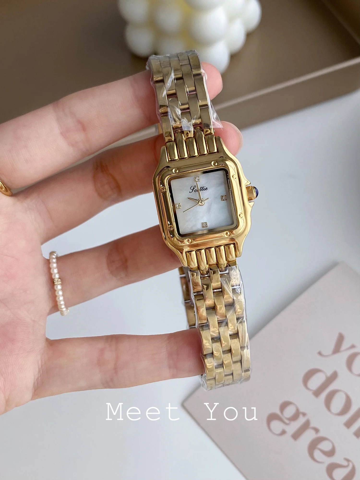 

New Square-Faced Women'S Watch, Fashionable, Versatile, Exquisite, Petite, And Elegant. A High-Quality Women'S Wristwatch.