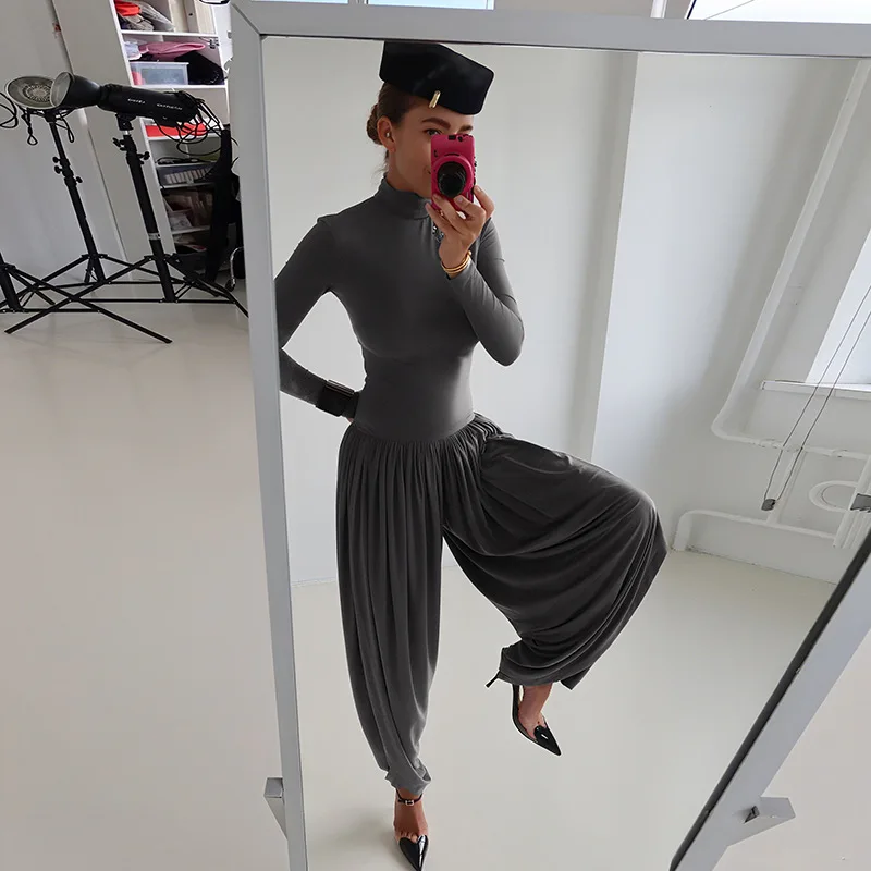 เสื้อผ้าผู้หญิงสไตล์ยุโรปและอเมริกาใหม่ประจำปี 2025 เสื้อคอเต่าทรงเข้ารูป สีพื้น แขนยาว จีบระบาย