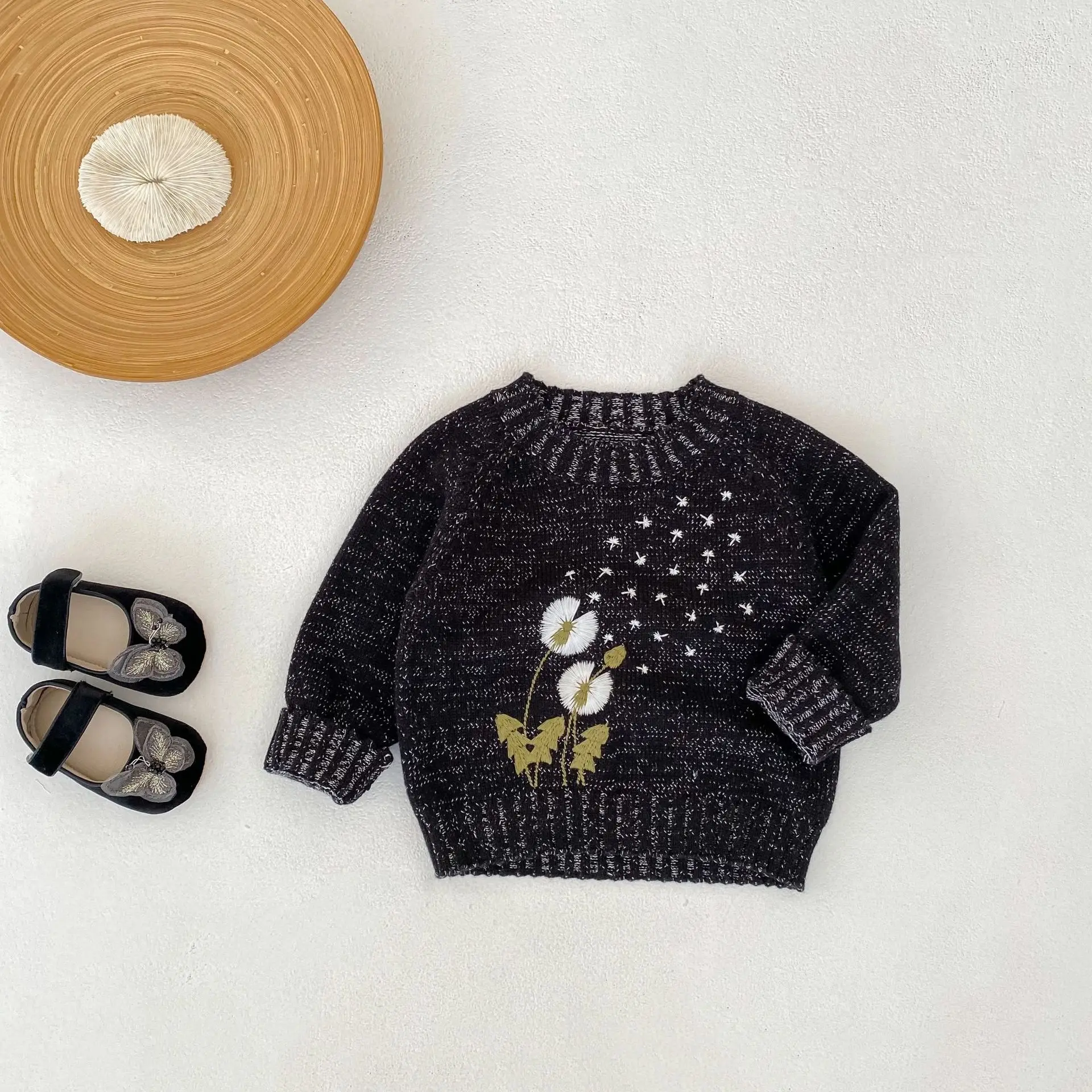 

Новая осенняя одежда для малышей от 0 до 3 лет, детский вязаный свитер с круглым вырезом и длинными рукавами с вышивкой одуванчика