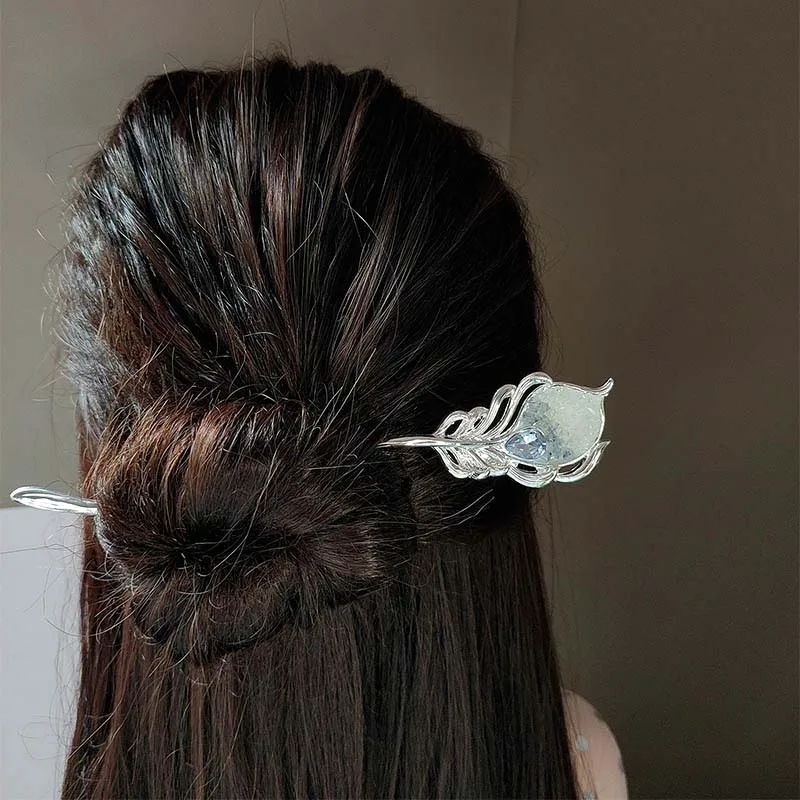 2024 New Chinese Style Blue Crystal Butterfly Feather Hair Stick For Women Handmade Hairpins Jewelry Accessories Hair Ornaments