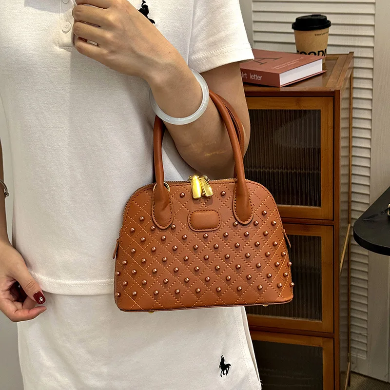 Nouveau sac pour femmes à rivets à la mode de Style coréen |   Bandoulière tendance et polyvalente, sac à main de grande capacité pour les déplacements domicile-travail