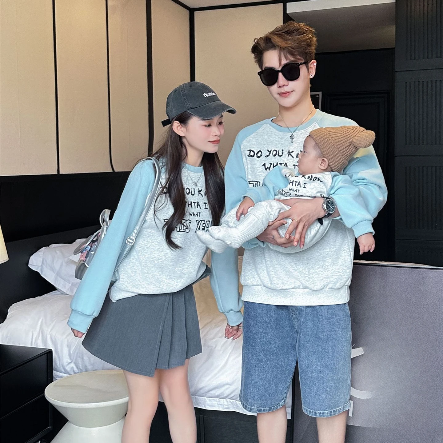 

Mom Dad and Baby Girl Boy Matching Clothes Family Autumn Fashion Sweatshirts Women Skirts Sets Korean Mother Daughter Son Tops