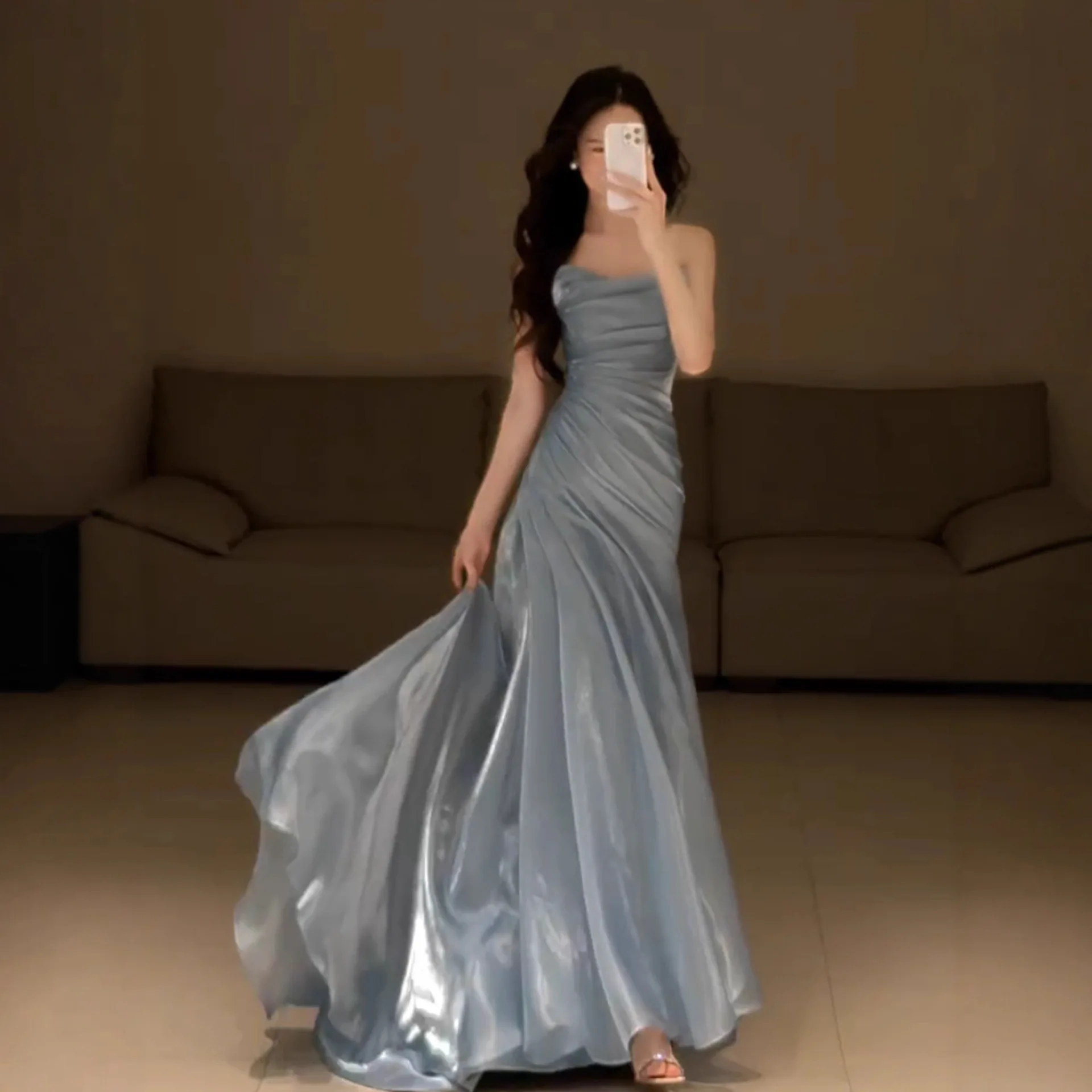 

Ele Gold-Le Embellied Evening Gown with Sling Strap And Tailored Fi-Tail Skirt for Birthday Banquet