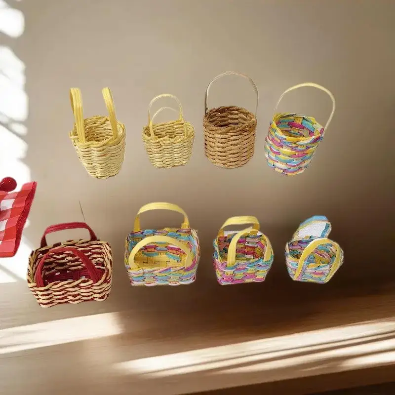 عبوة من دعامة السلة المنسوجة ذات الطراز المصغر، ديكور بيت الدمى، مثالية لمشهد حمل الزهور والأساسيات اليومية