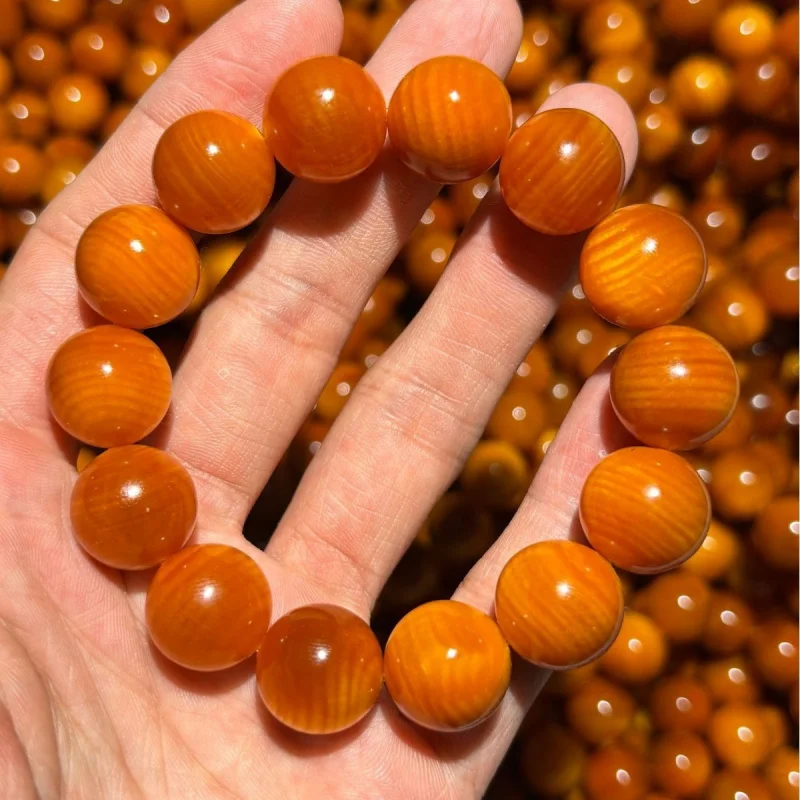 

Full oil, fully translucent Changbai Mountain pine amber wood bracelet, aged and solidified, with Northern agarwood beads, suita