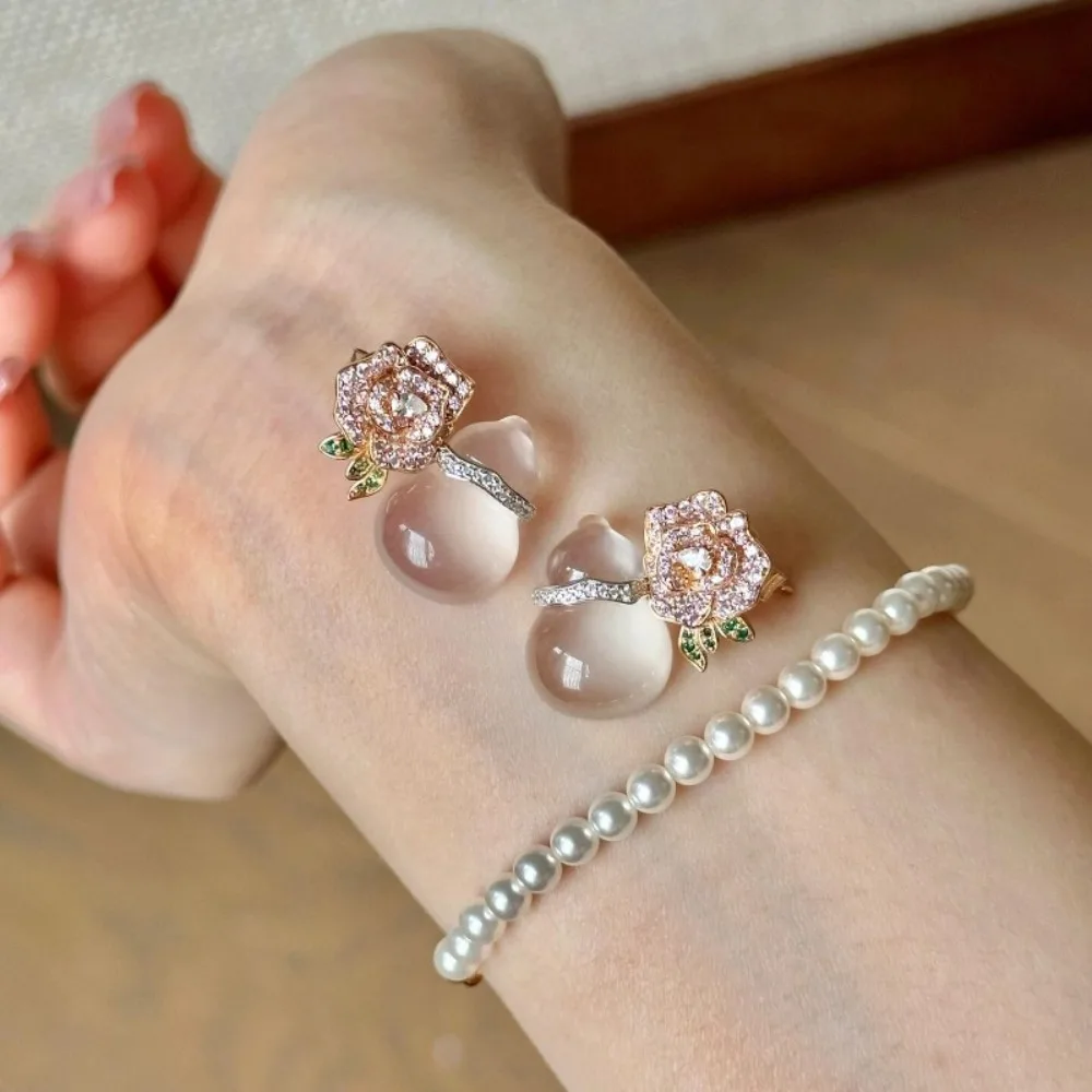 

Retro Chinese Rose Chalcedony Set – Icy Translucent Gourd Design for Root Chakra Grounding & Attracting Stability