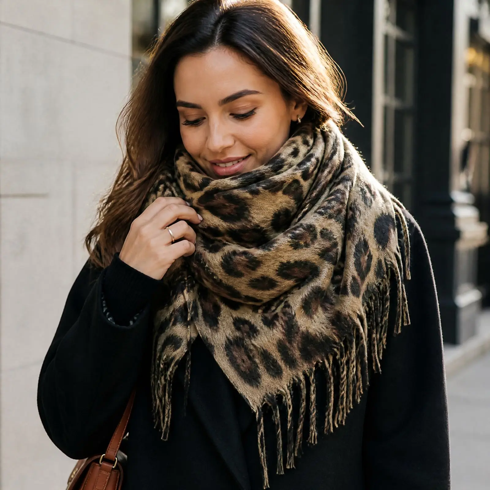 Wild Elegance Scarf Winter Warm Leopard Shawl Wild Elegance Scarf Stylish Fringed Triangle Wrap Fashion Women 2026 Accessory