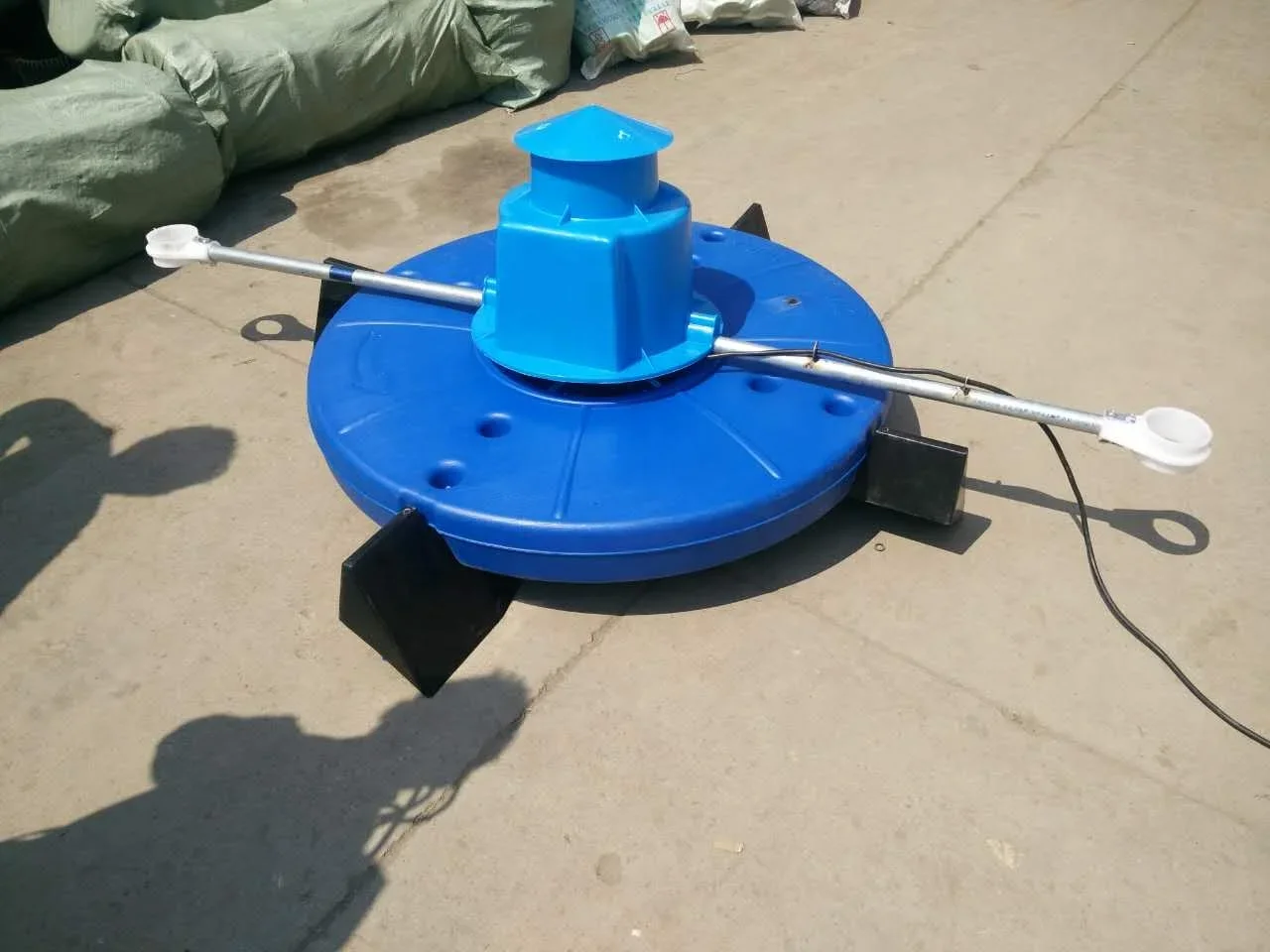 New Design Shrimp Farming Surge Type Aeration Aerator Pump Goldfish Pond Surface Wave Maker Swell Aerator For Aquaculture