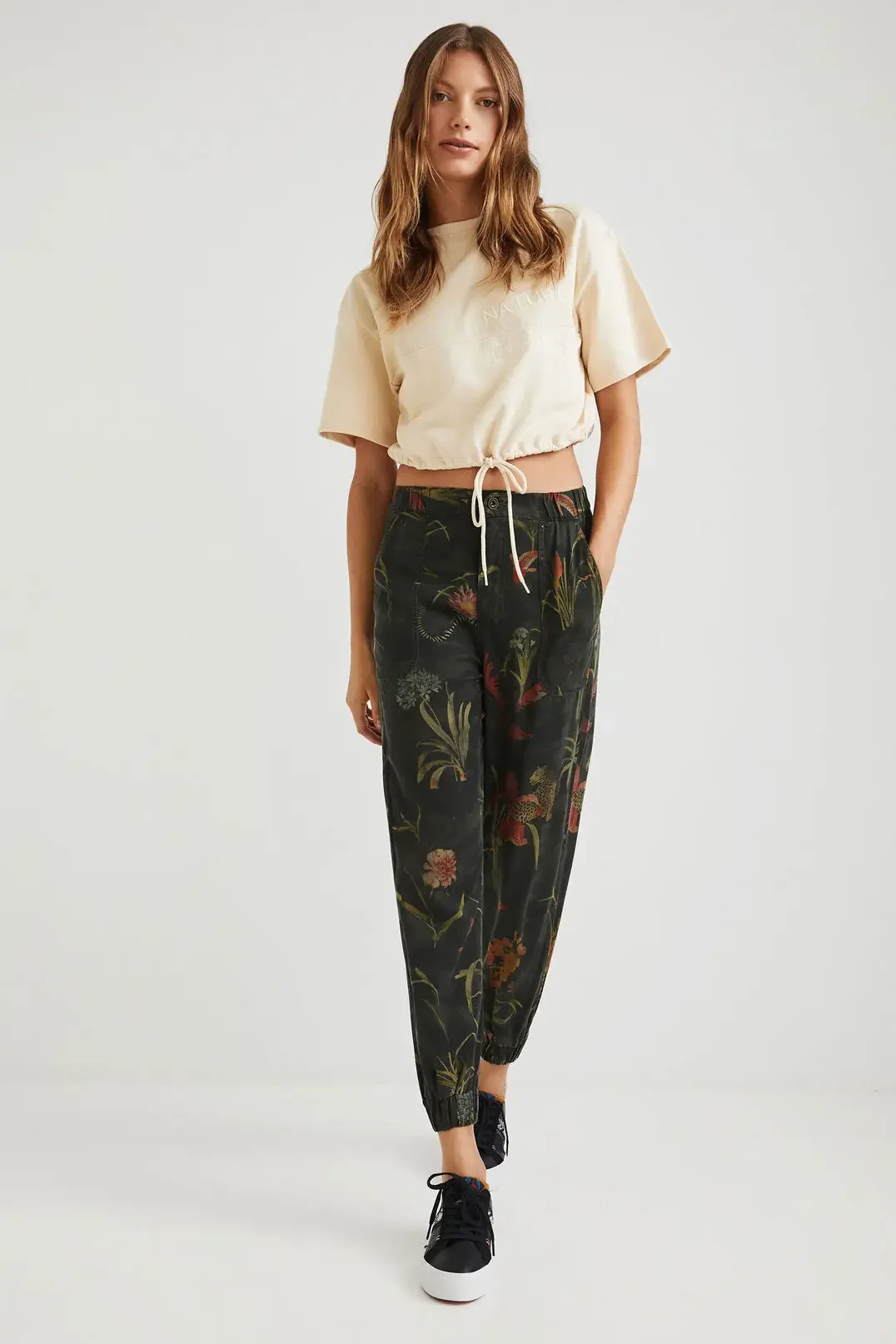 

Spanish New Women's Flower Retro Style Printed Bouquet Foot Sports Casual Pants