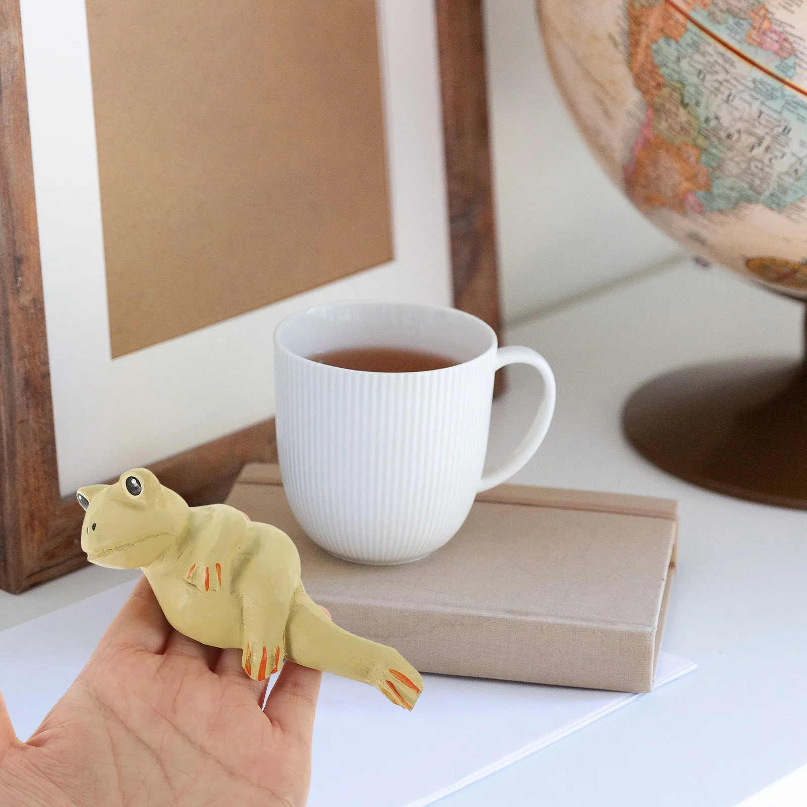 

Wood Carved Frog Ornaments Small Figurine Mini Sculpture Decorate Desk Desktop Figures Indoor Decoration