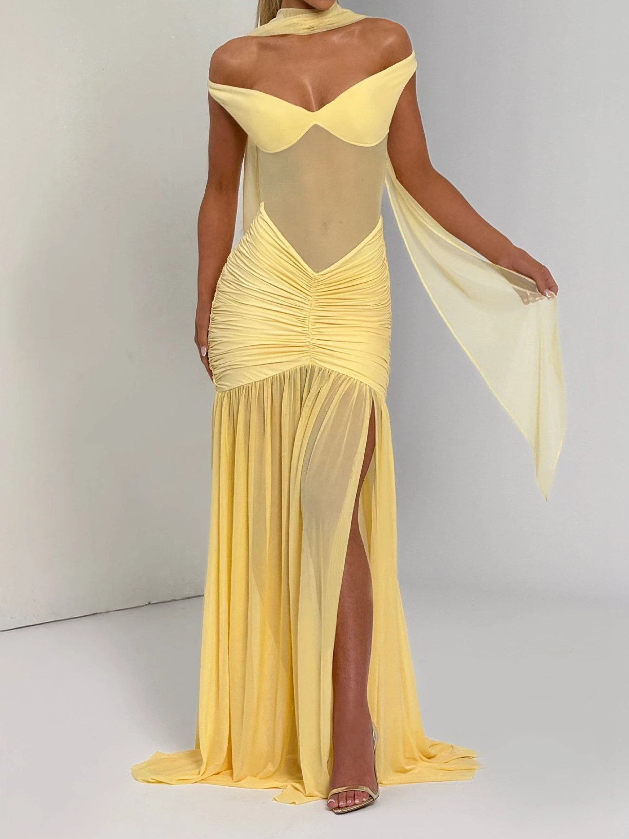 

Summer solid color mesh slanted shoulder strapless backless dress, slimming and slimming, with spliced fish tail long skirt