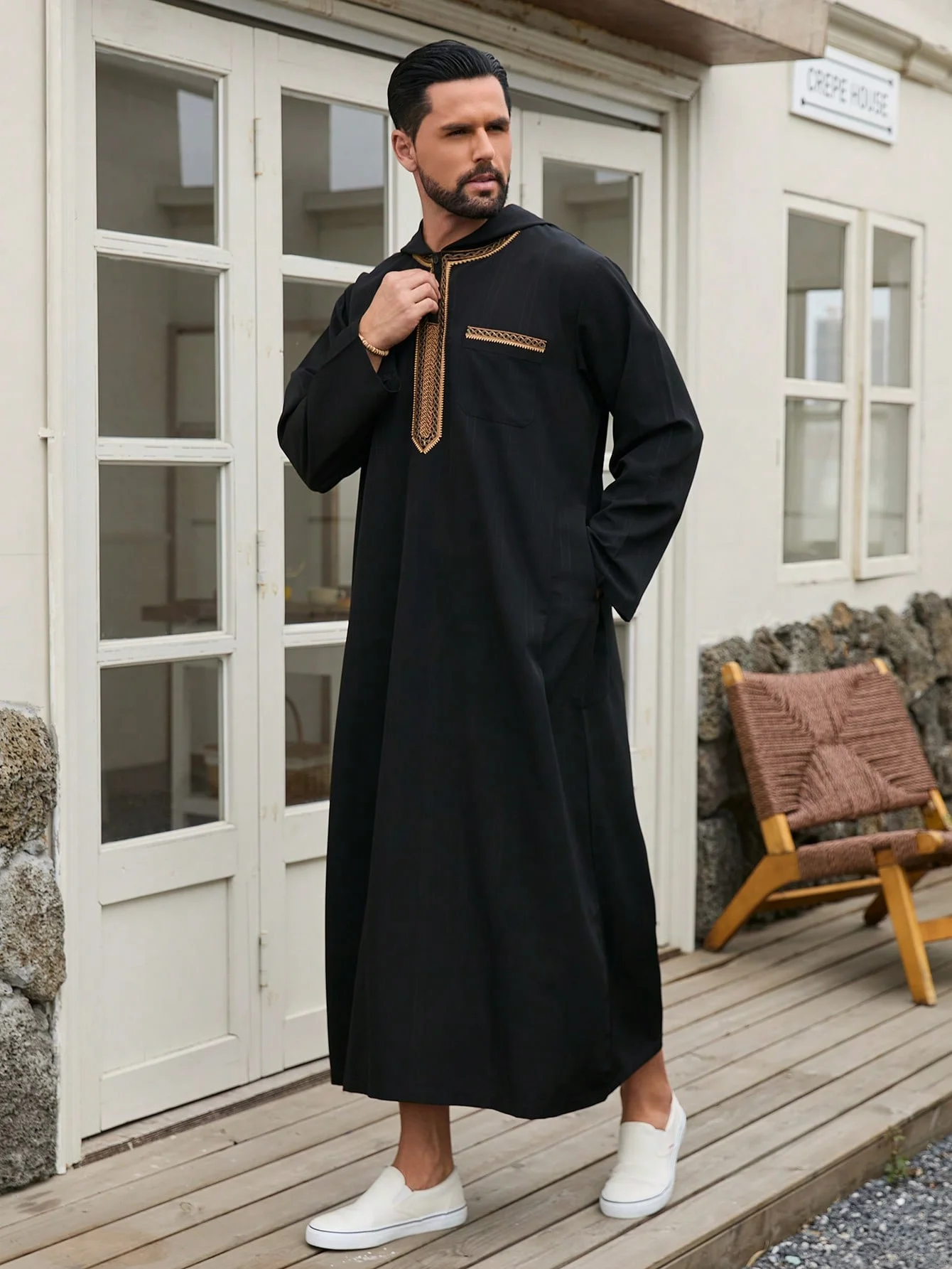2026 ثوب إسلامي أنيق وفاخر للرجال مخطط بأكمام طويلة ومطرز بقلنسوة، طراز عربي غير رسمي