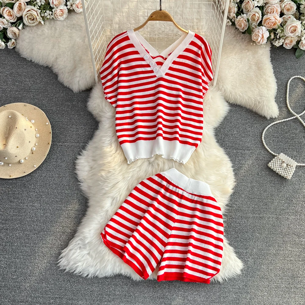 

Women's Summer Fashion Two-piece Set Vintage V-neck Classic Contrast Stripe Knitted Top+High Waist Loose Wide-leg Shorts Suit