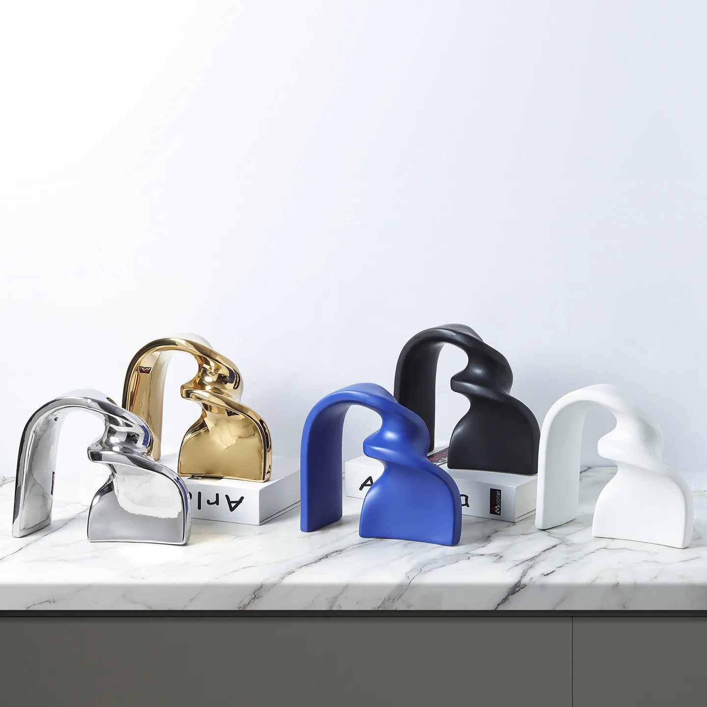 Modern Luxury Minimalist Geometric Abnormity Twisted Twisted Ribbon Ceramic Ornaments Home Hotel Club Soft Decorations