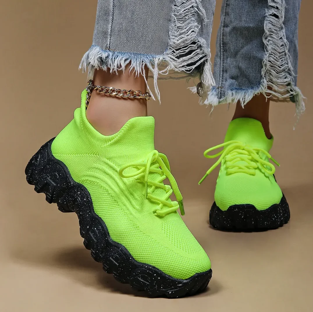 

2025 Spring Women's Casual Shoes Fashionable Breathable Lightweight Non-slip Lace-up Wear-resistant Casual Sports Fly-knit Shoes