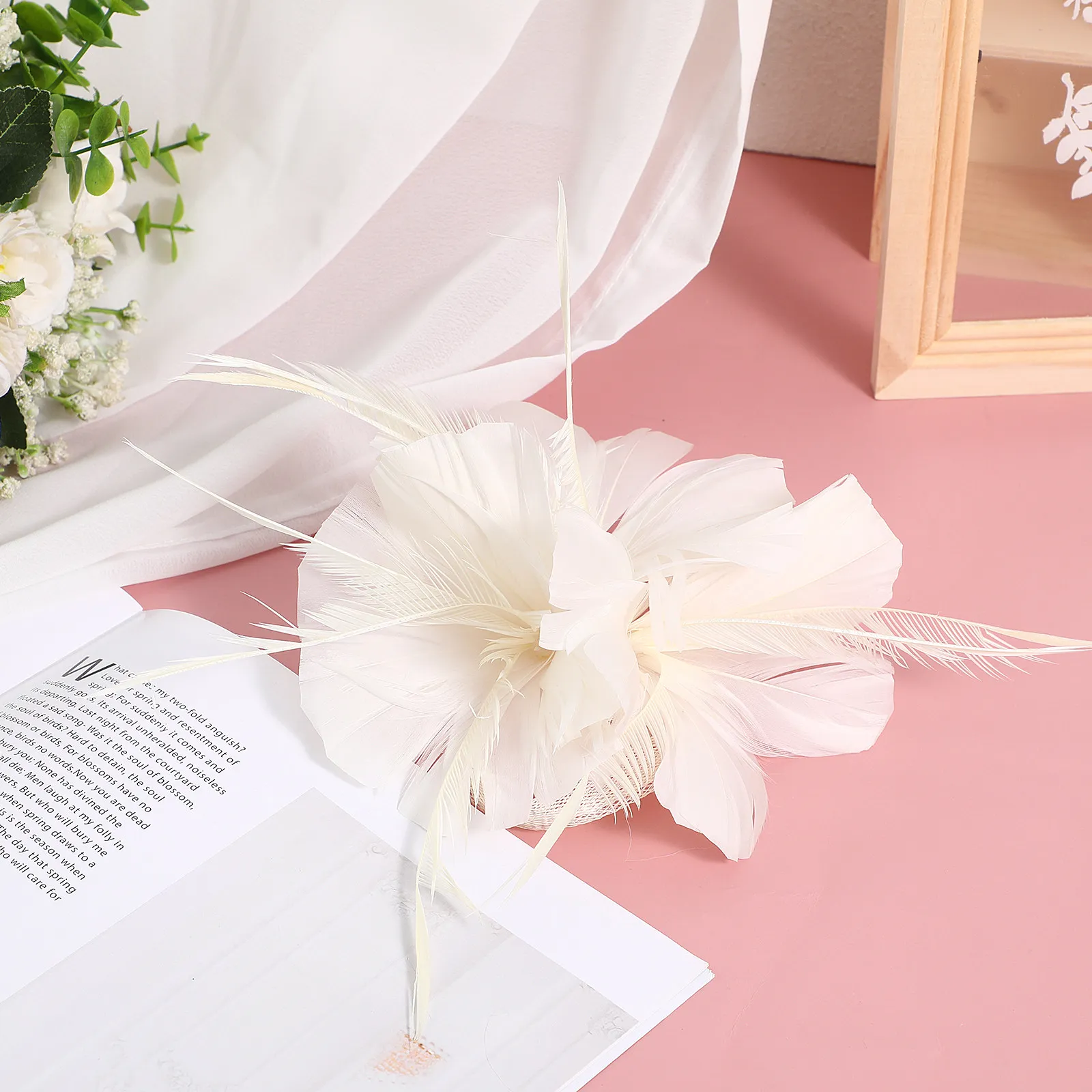 

1Pcs Plume Hair Clip Side Clip Elegant Hairpin for Women Bridal Wedding Party Hair Accessories Stylish Headdress for Formal