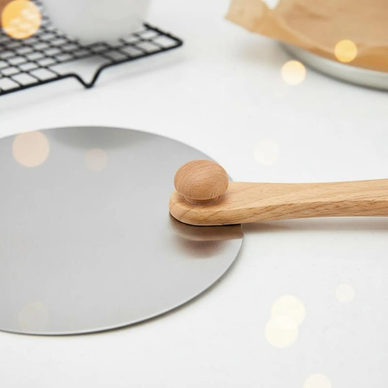 

2 Pieces Folding Pizza Paddle Heat-Resistant Wood Handle Pizza Peel Cake Lifter Dishwasher Safe Baking Tool Non-Slip Grip