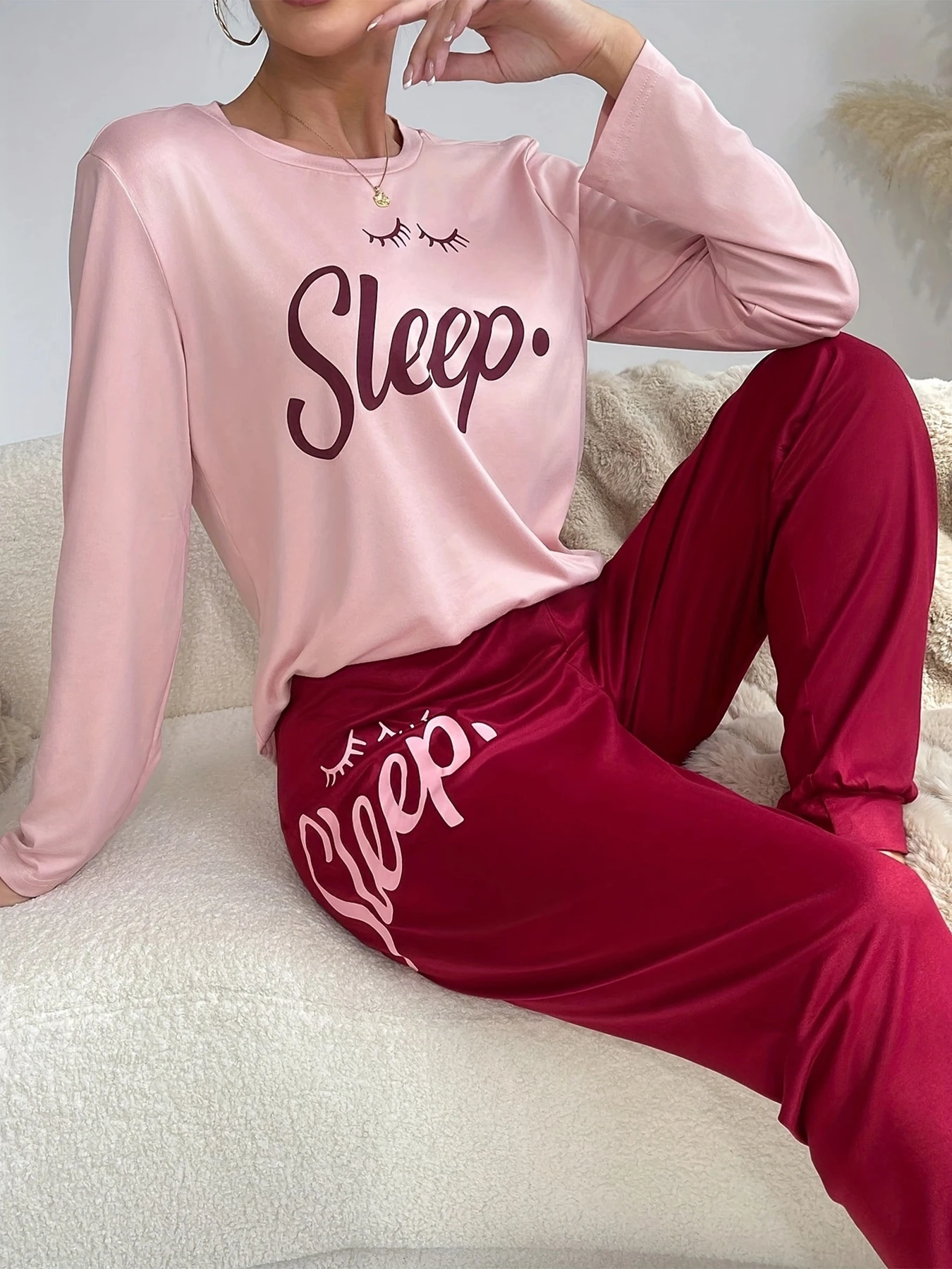 طقم مكون من قطعتين من السراويل الطويلة النسائية ذات الأكمام الطويلة المطبوعة بحروف لجميع المواسم (الربيع والصيف والخريف والشتاء) للارتداء المنزلي و