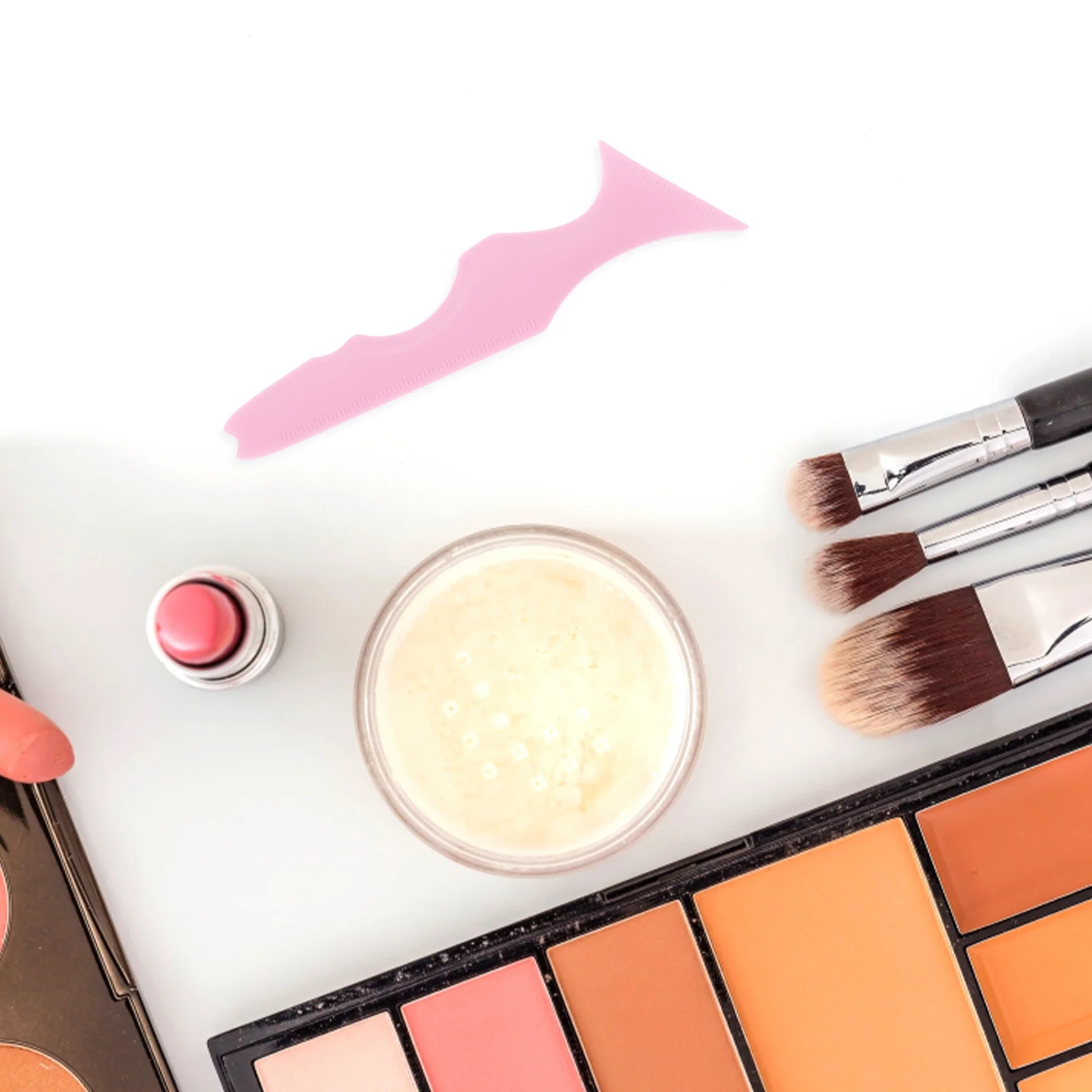 再利用可能なアイライナー ステンシル ツールは、アイライナー、マスカラ、口紅を均一に塗布し、3D の繊細なメイクアップを作成します。