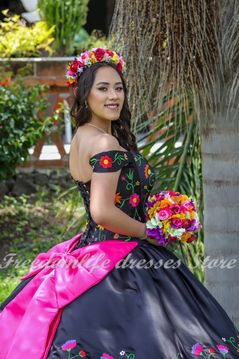 كارا وآلان شارو الأسود vestido de 15 anos التطريز Quinceanera فساتين 2022 قبالة الكتف الحلو 16 السفرجل XV فساتين حفلات