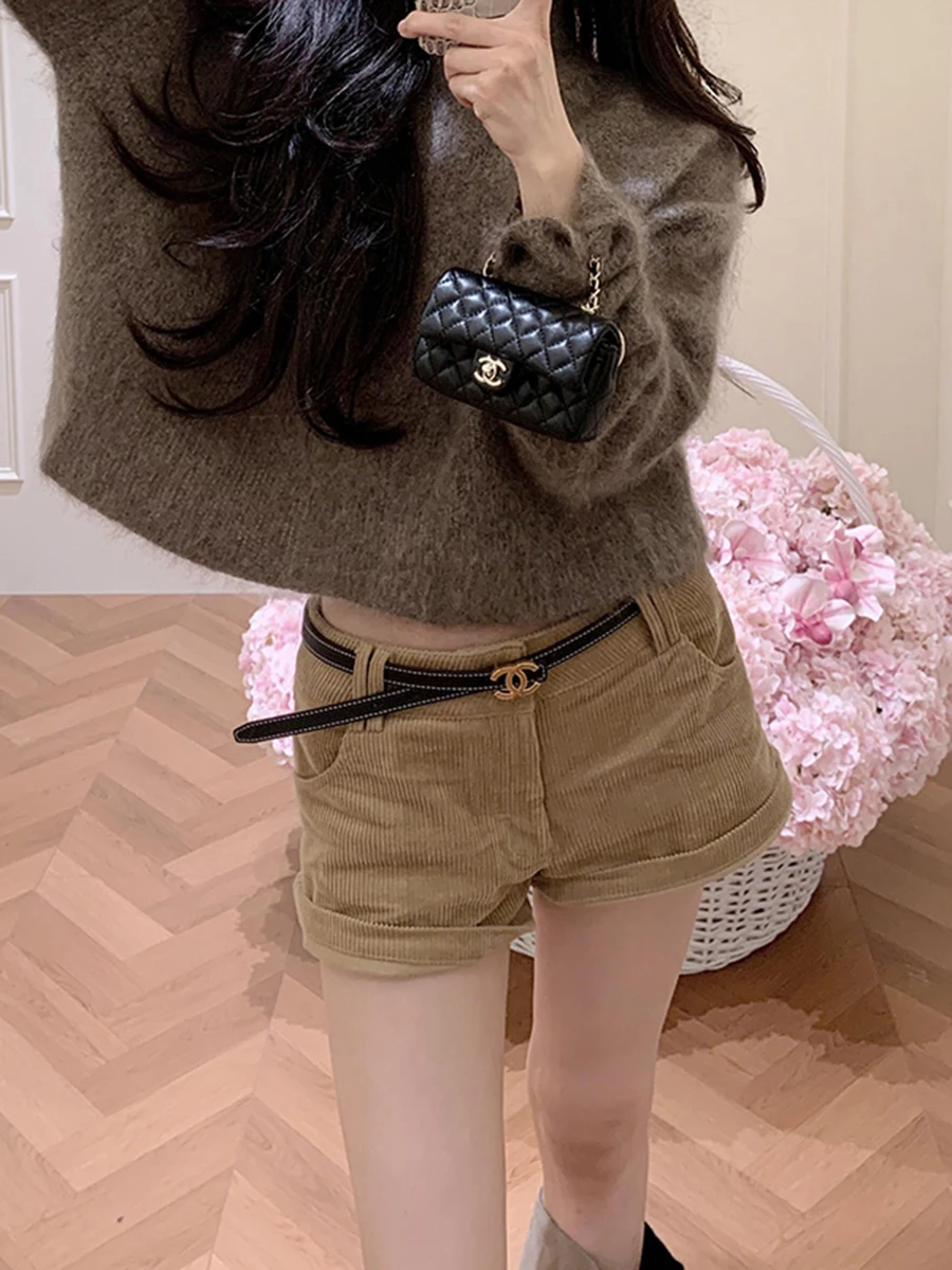 RORORIRI Corduroy Shorts Women Retro Khaki Low Waist Casual Short Pants Slim Fit Booty Shorts Party Club Mini Shorts Winter Wear