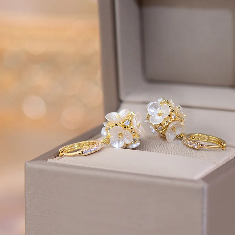 French Luxury Color Zircon Acrylic White Flower Cluster Ball Dangle Earrings 2025 New Jewelry Fashion Accessories For Womens