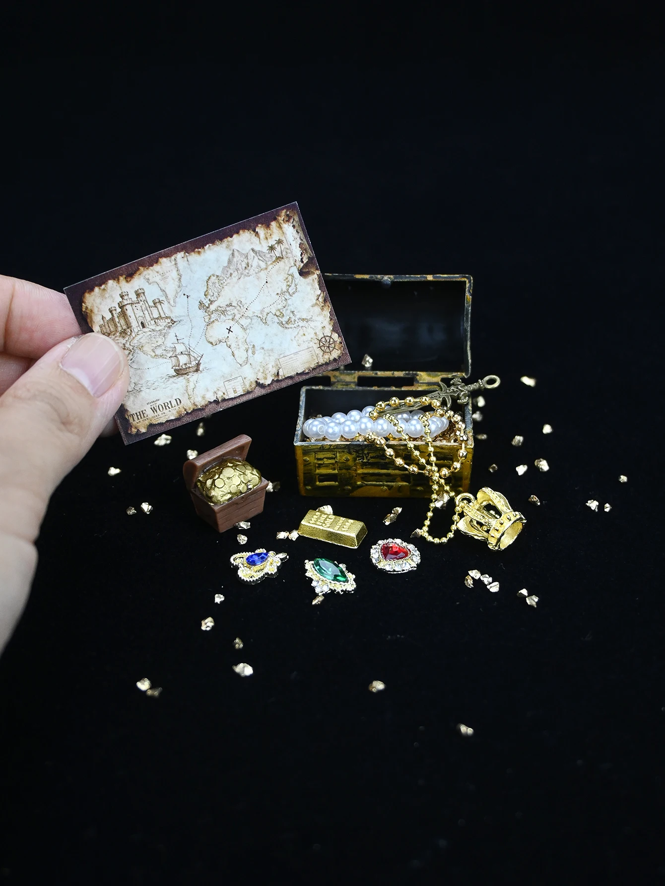 Miniatur-Replikat Schmuck-Schatztruhe, Piraten-Schatzsuche-Stil, Geeignet für Dioramen, Modellhäuser, Puppenhaus-Szenen-Dekoration, 1/6, 1/12 Puppenhaus-Modellhaus-Dekorationszubehör, Fotografie-Requisiten – Detail 2